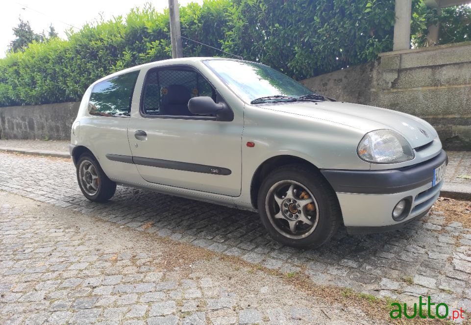 2000' Renault Clio photo #5