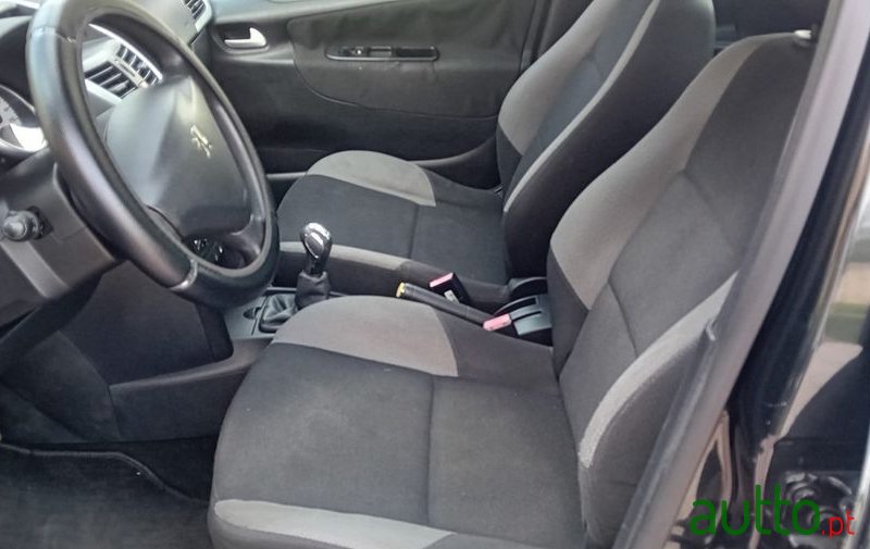 2008' Peugeot 207 1.4 16V Open photo #4
