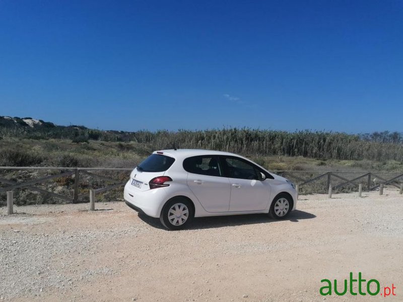 2015' Peugeot 208 photo #3