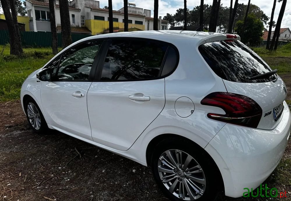 2016' Peugeot 208 photo #6