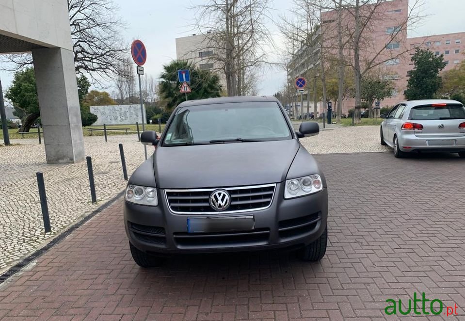 2004' Volkswagen Touareg photo #1