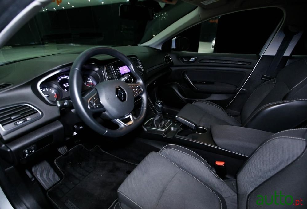 2020' Renault Megane Sport Tourer photo #6