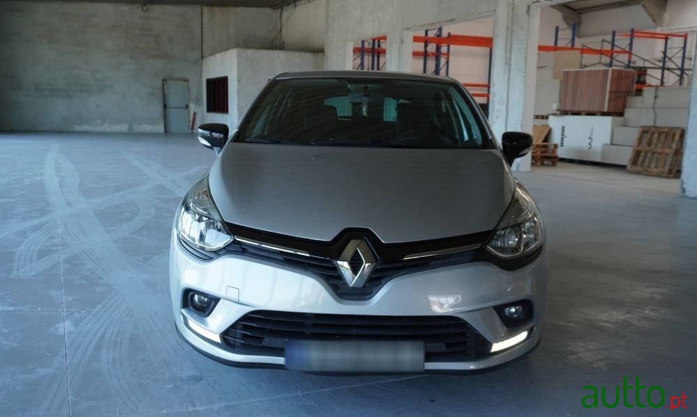 2016' Renault Clio 1.5 Dci Limited Edition photo #2