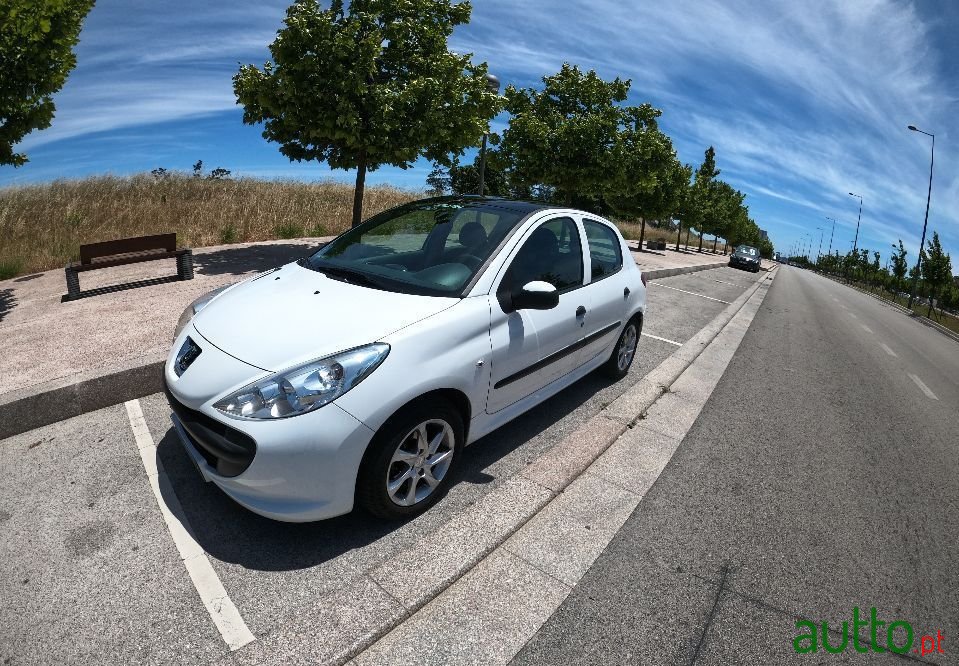 2011' Peugeot 206 Plus photo #5