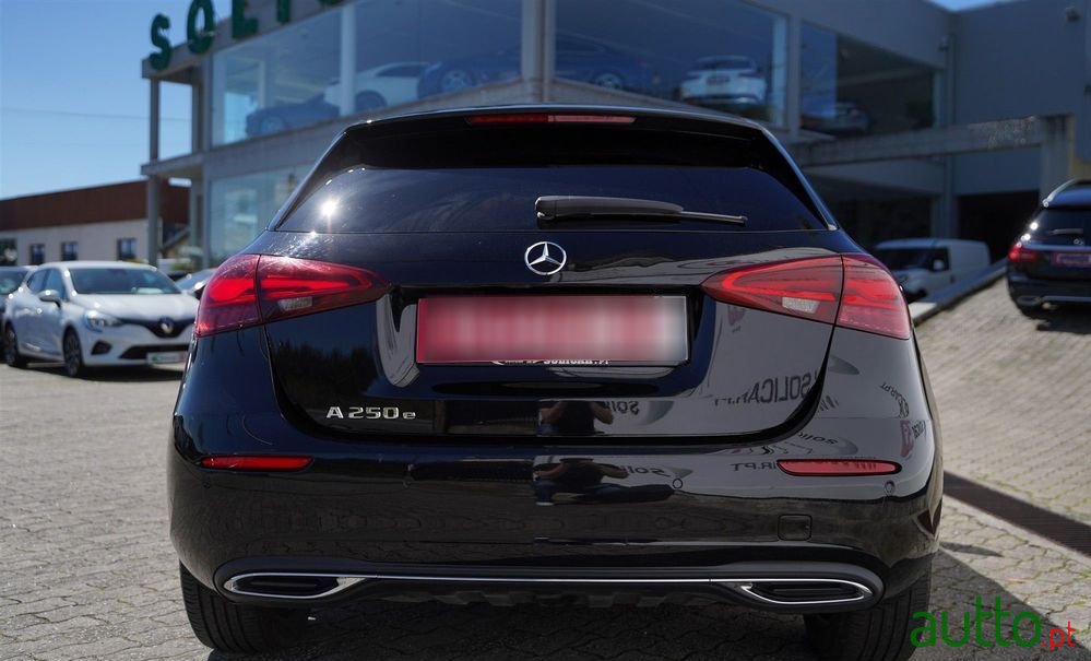 2024' Mercedes-Benz Classe A E photo #3