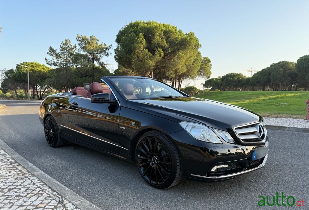 2011' Mercedes-Benz Classe E photo #3