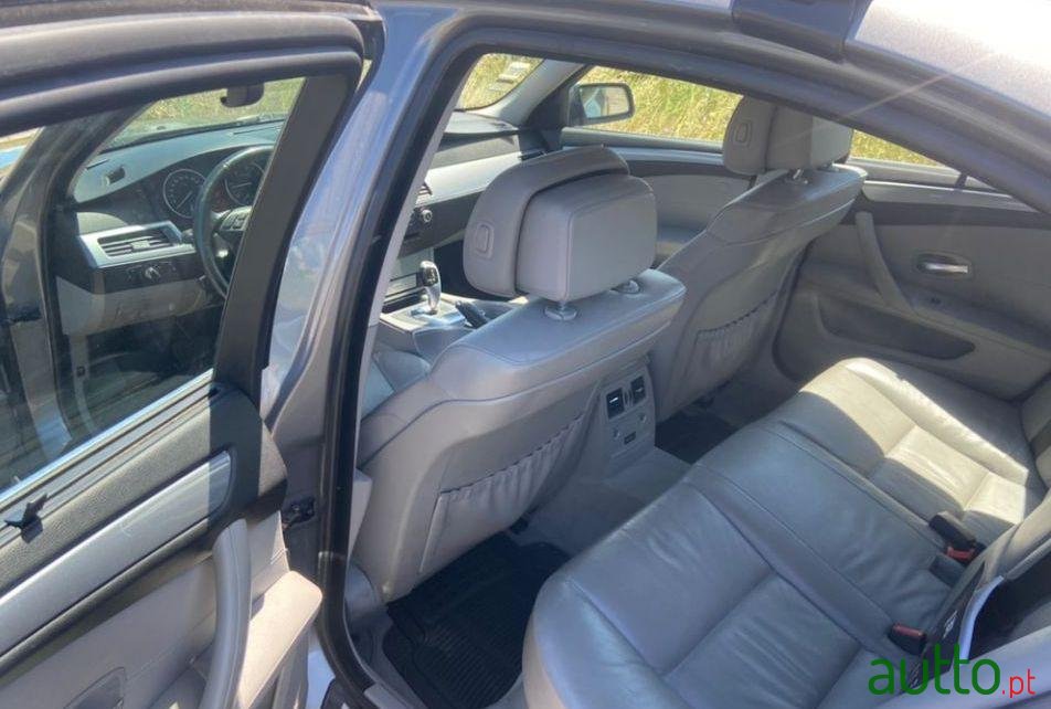 2009' BMW 520 Viatura Nacional photo #3