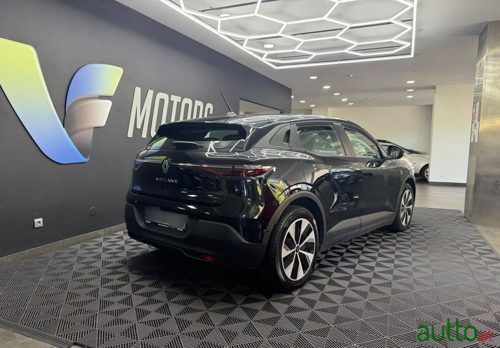2023' Renault Megane E-Tech photo #5
