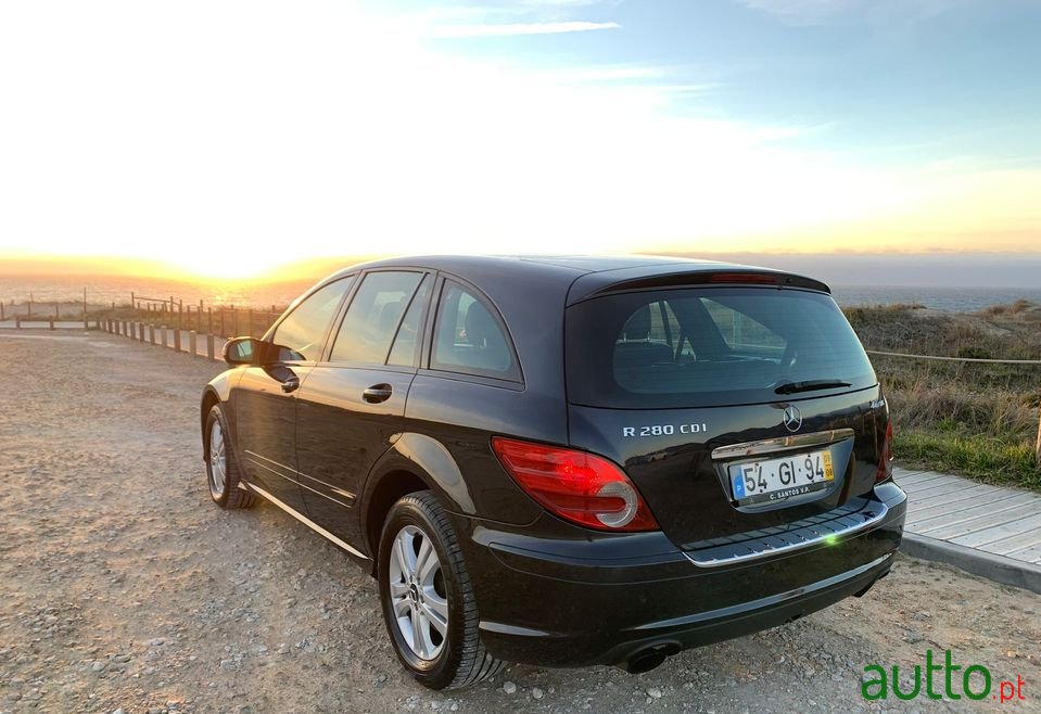 2008' Mercedes-Benz R-280 photo #2