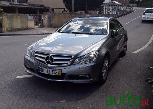 2010' Mercedes-Benz E-250 Cdi Coupé photo #2