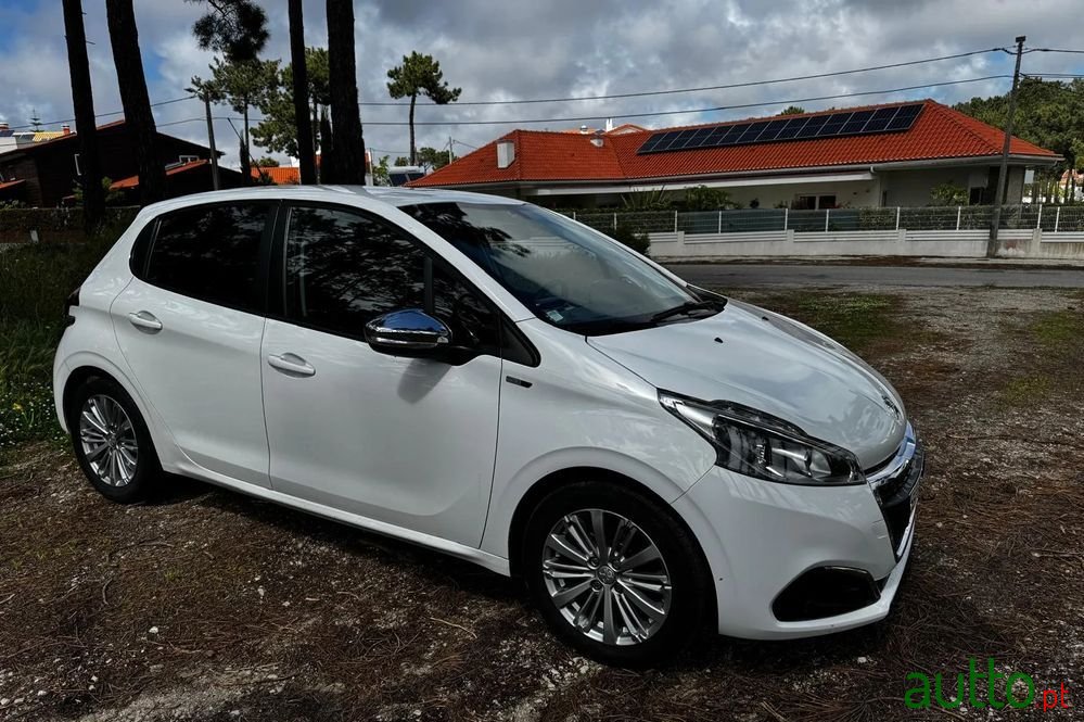 2016' Peugeot 208 photo #1