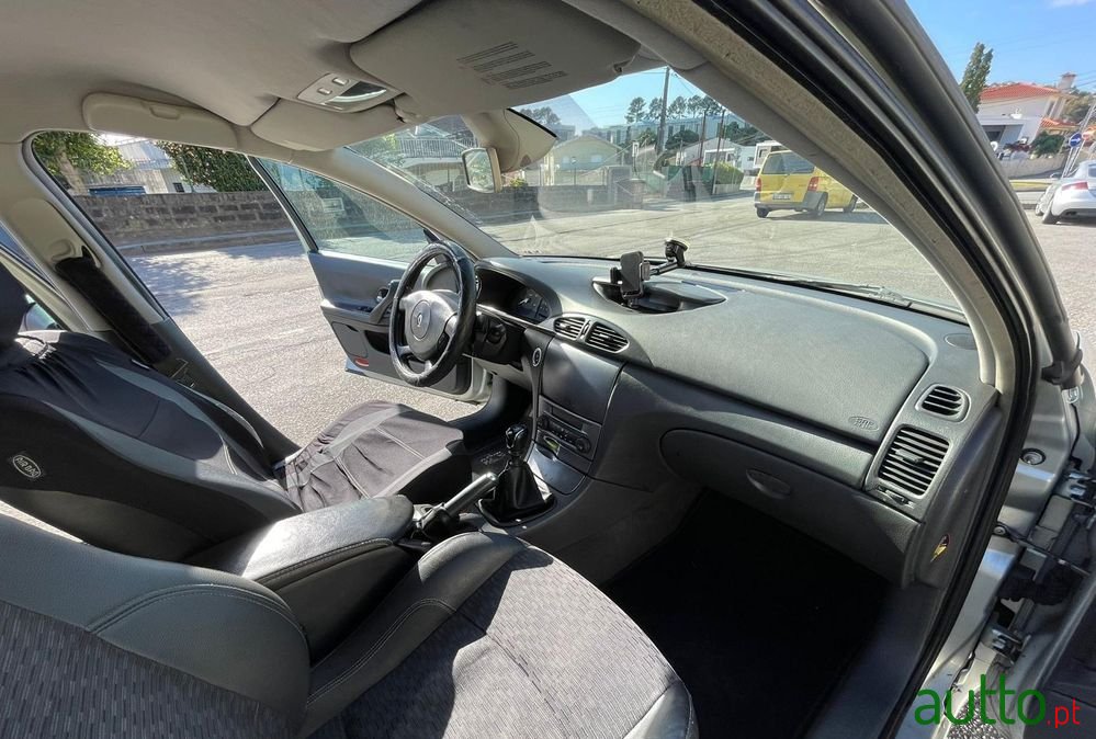 2005' Renault Laguna Break photo #6