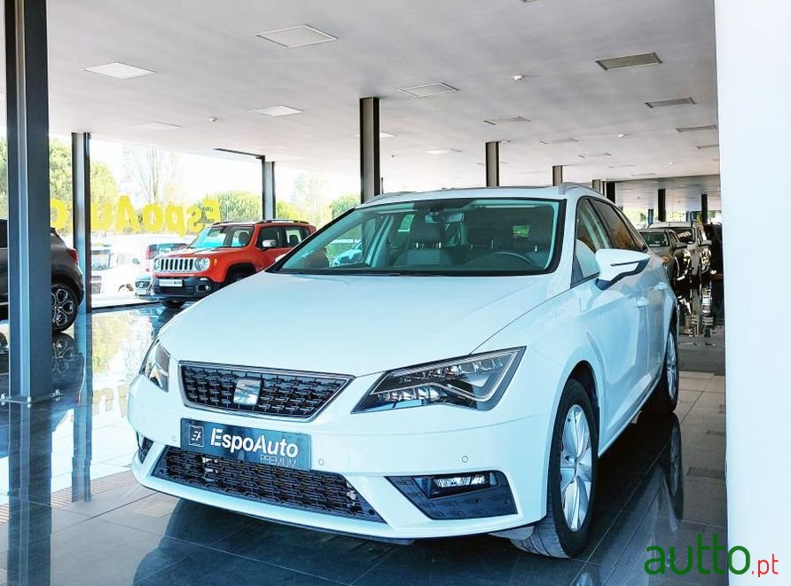 2019' SEAT Leon St photo #2