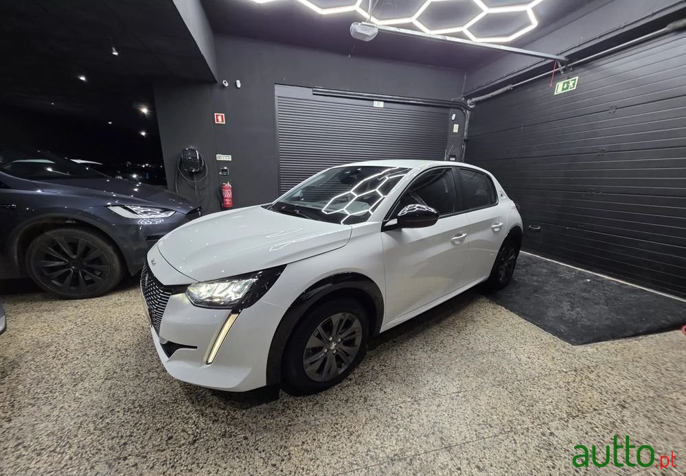 2023' Peugeot e-208 Active Pack photo #1