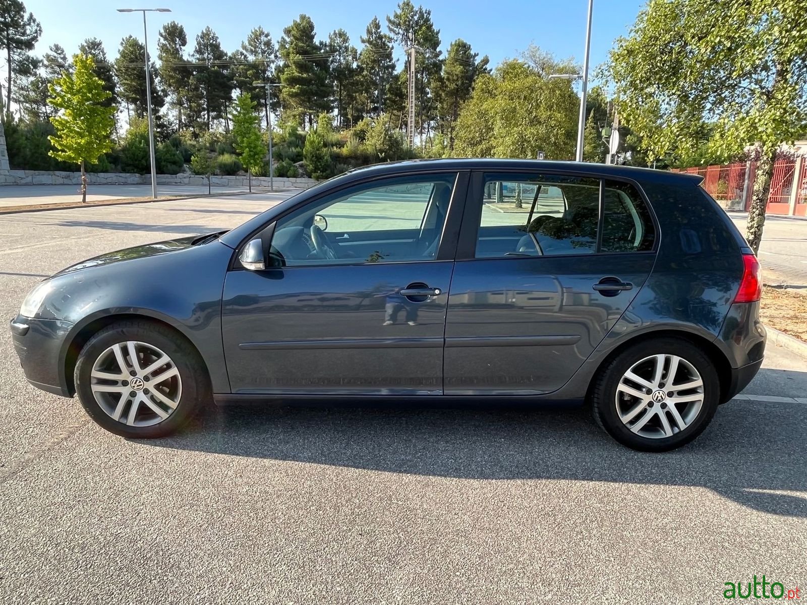 2008' Volkswagen Golf photo #2