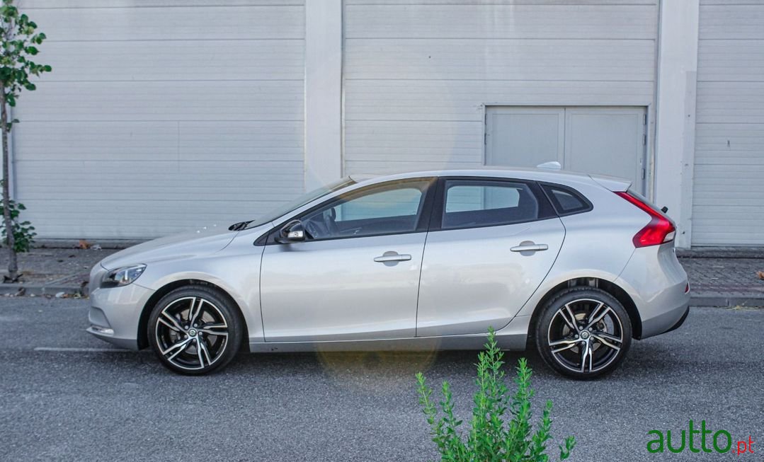 2018' Volvo V40 photo #4