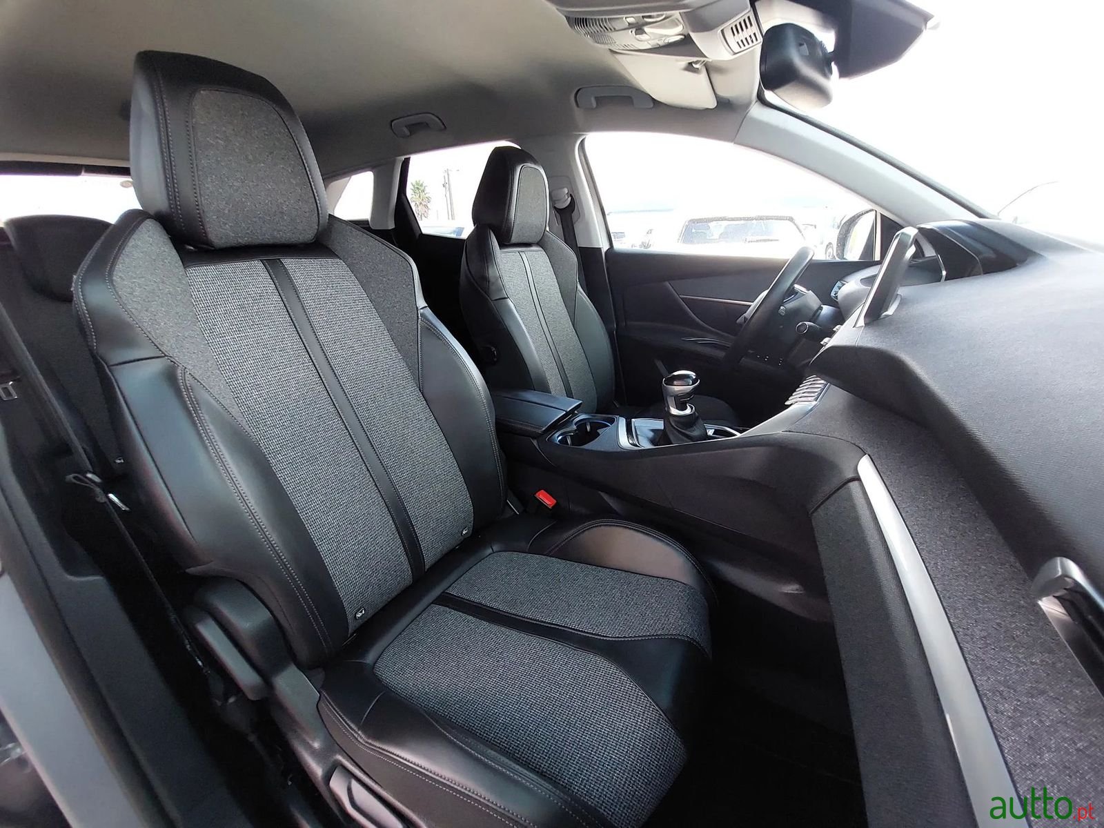 2017' Peugeot 3008 photo #3