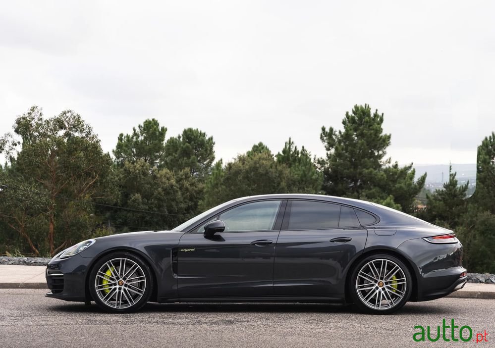 2020' Porsche Panamera 4 E-Hybrid photo #2