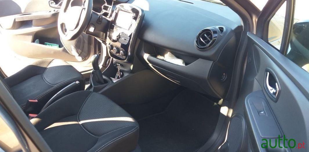 2014' Renault Clio photo #1