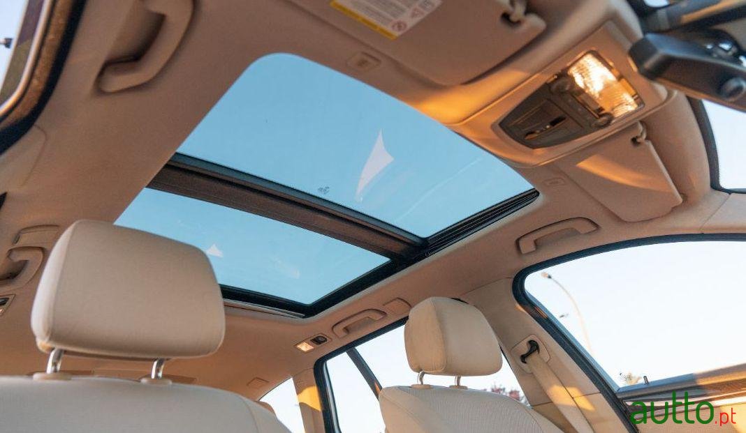 2012' BMW 520 D Efficientdynamics photo #2