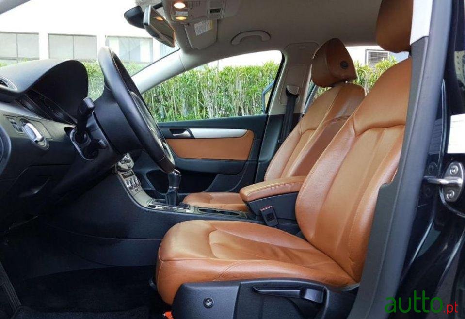 2012' Volkswagen Passat Variant photo #2