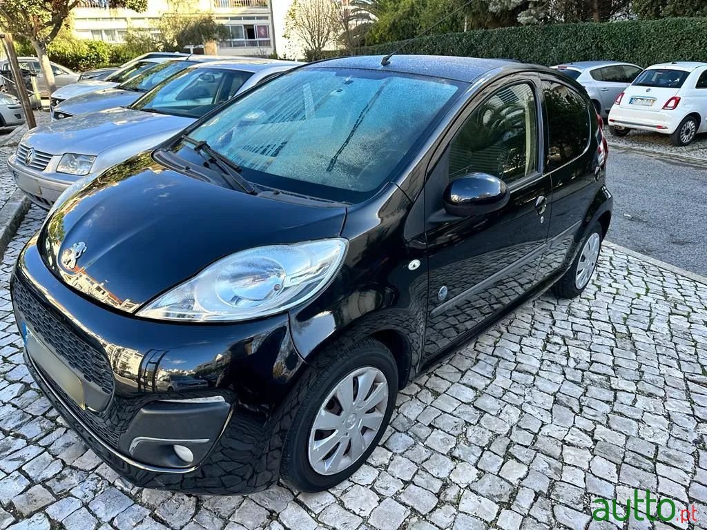 2014' Peugeot 107 photo #6