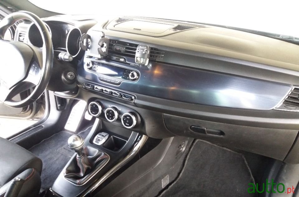 2010' Alfa Romeo Giulietta photo #5