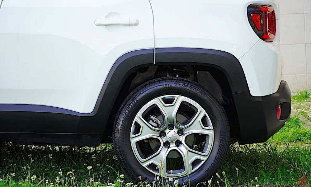 2021' Jeep Renegade 1.3 T Limited Dct photo #5