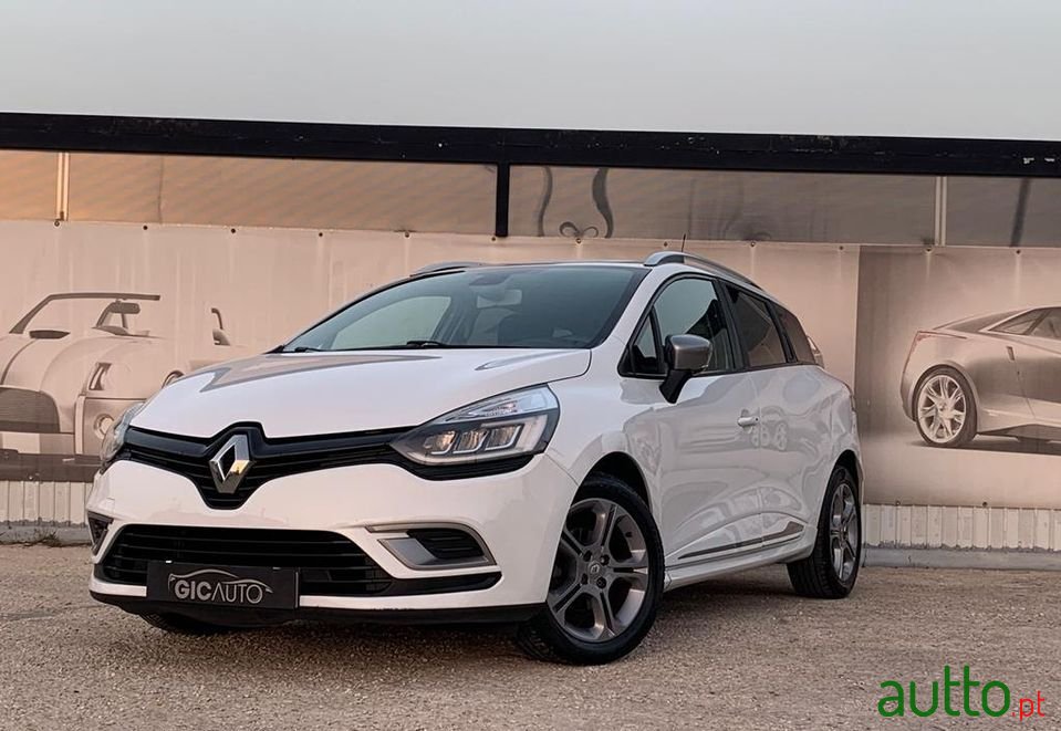 2017' Renault Clio Sport Tourer photo #1