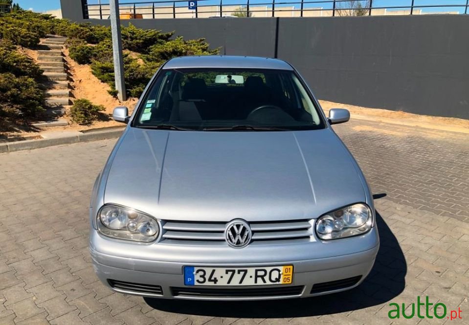 2001' Volkswagen Golf photo #2
