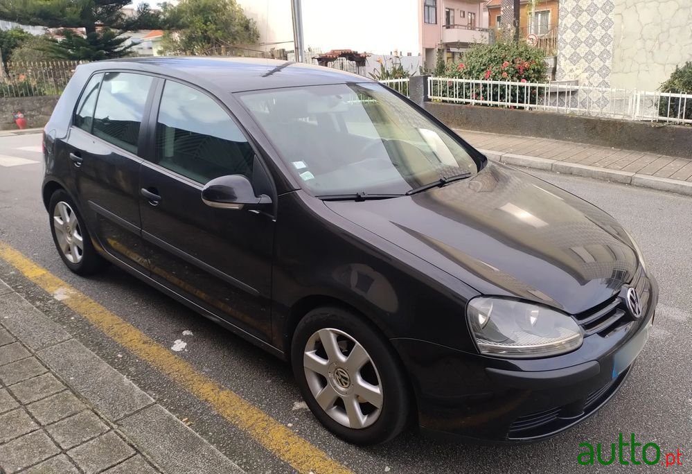 2004' Volkswagen Golf photo #1