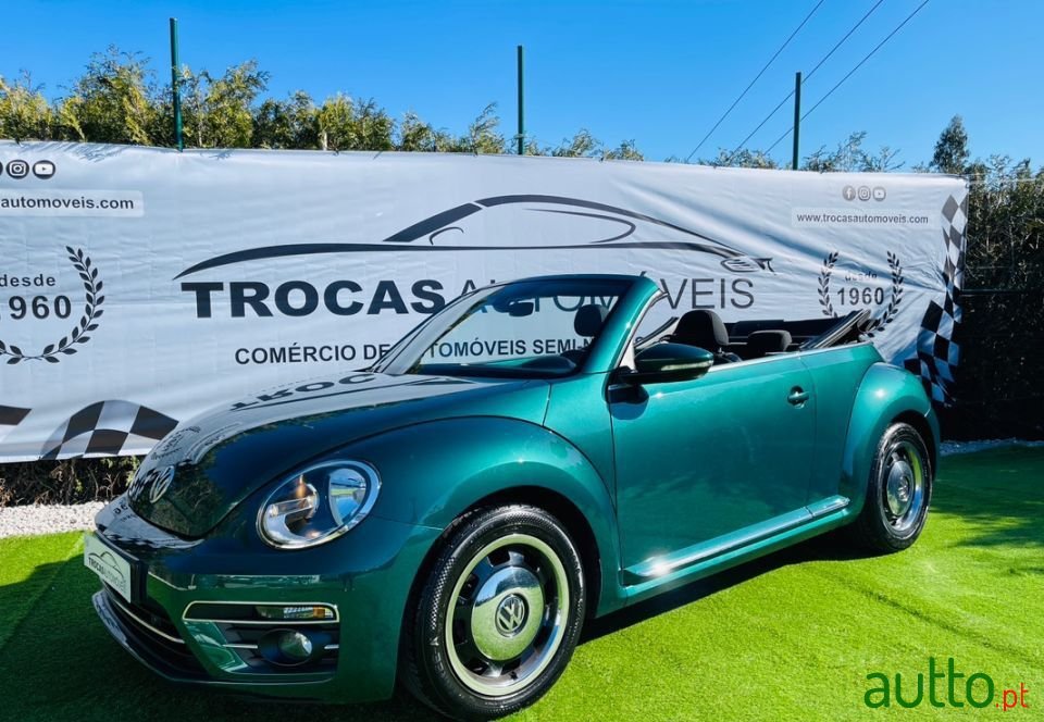 2017' Volkswagen New Beetle photo #2