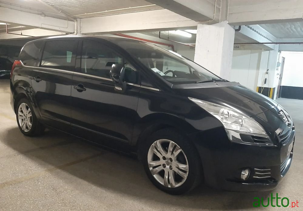 2010' Peugeot 5008 1.6 Hdi Sport photo #1