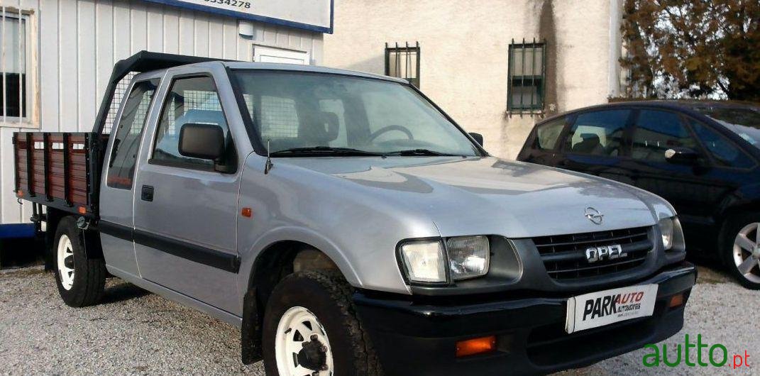 2002' Opel Campo photo #3