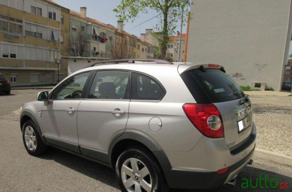 2009' Chevrolet Captiva 2.0 Vcdi Seven photo #1