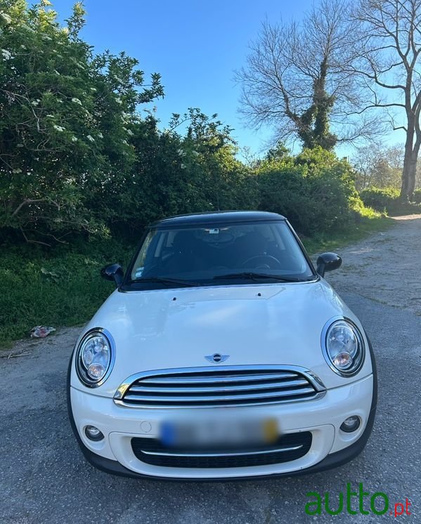 2011' MINI Cooper D photo #4