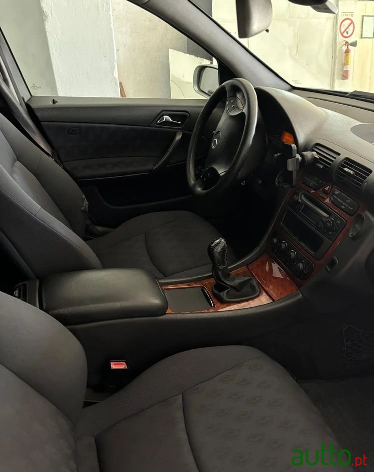 2002' Mercedes-Benz C 220 photo #2