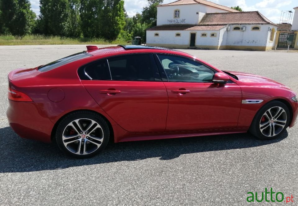 2017' Jaguar Xe photo #3