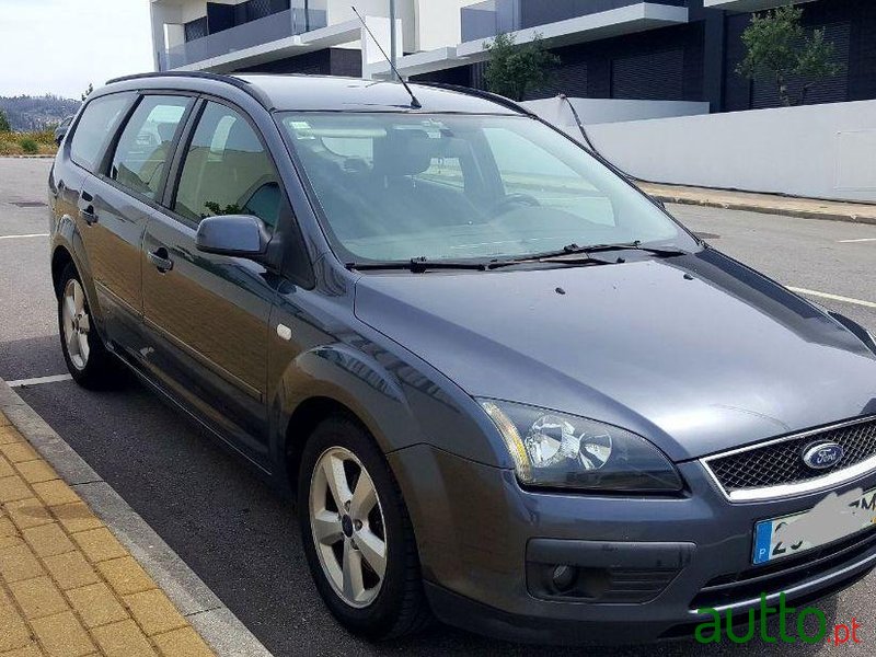 2005' Ford Focus Sw photo #2