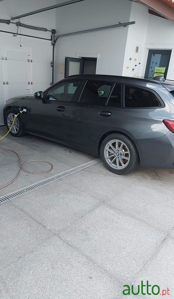 2021' BMW 330 photo #4