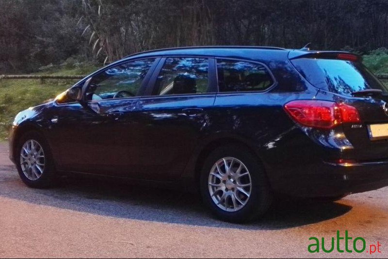 2012' Opel Astra 1.3 Cdti photo #2