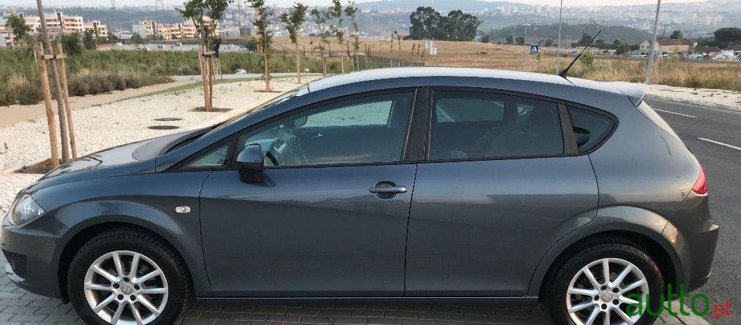 2009' SEAT Leon photo #3