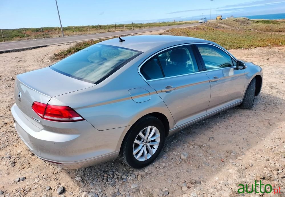 2016' Volkswagen Passat photo #6