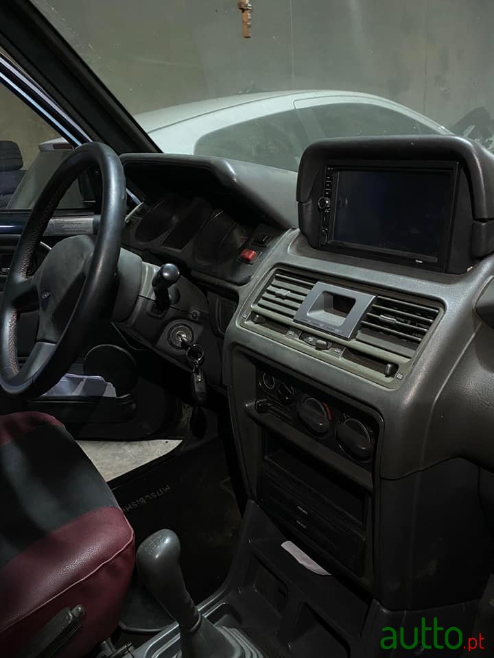 2005' Mitsubishi Pajero photo #5