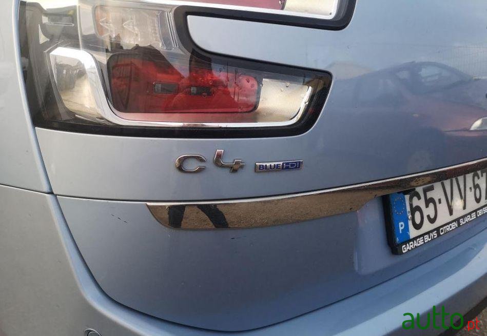 2015' Citroen C4 Grand Picasso photo #2