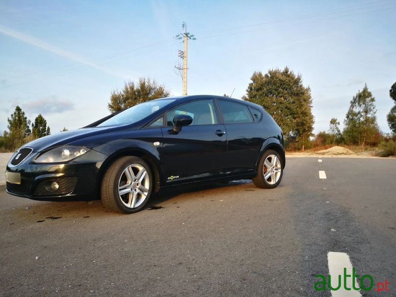 2011' SEAT Leon photo #2