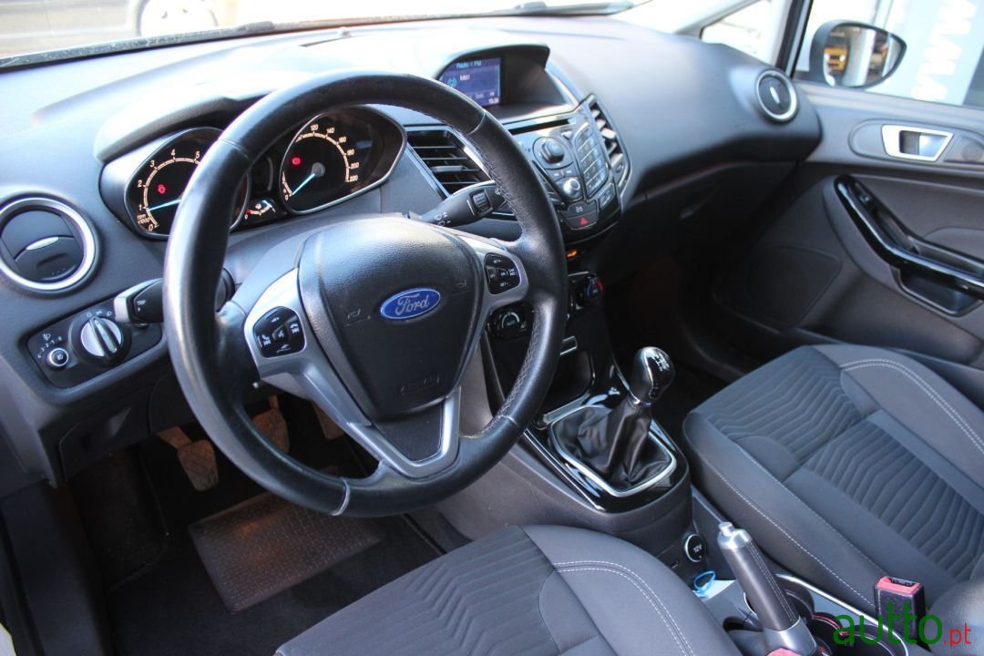 2013' Ford Fiesta photo #4