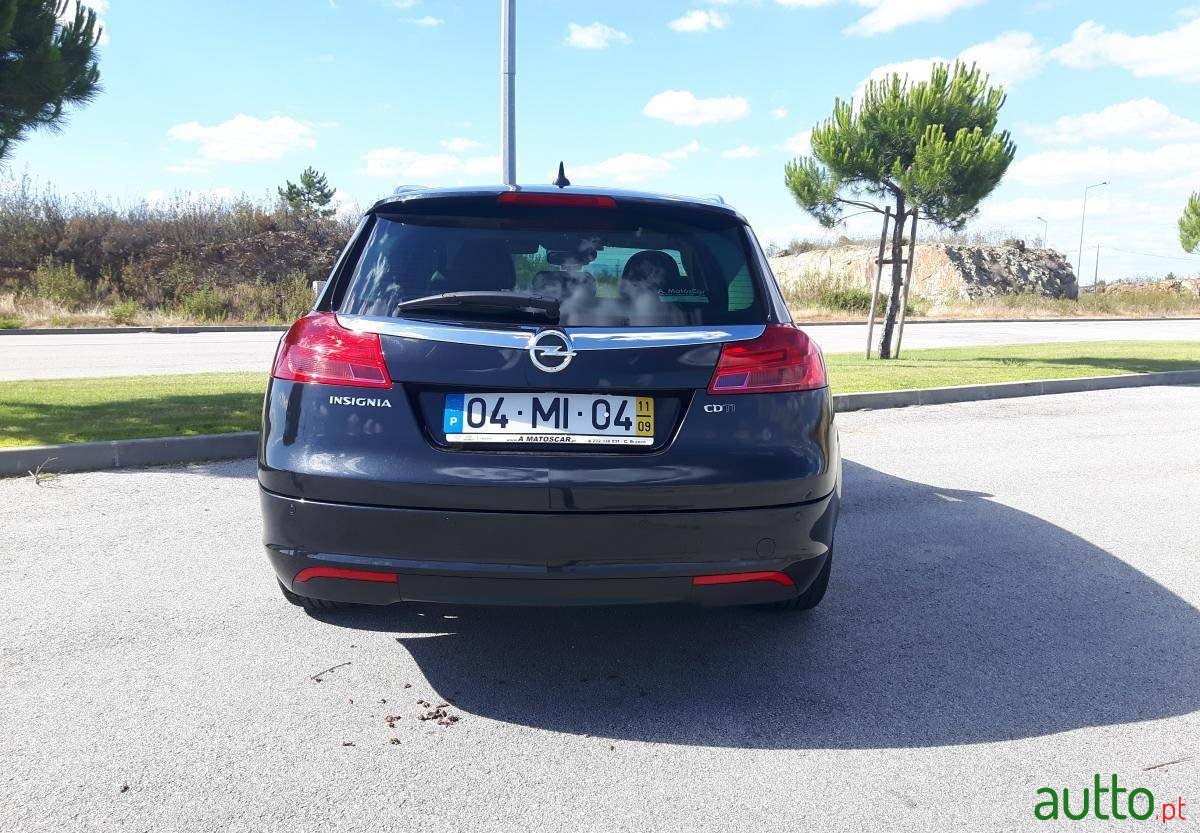 2011' Opel Insignia Sports Tourer 2.0 photo #2