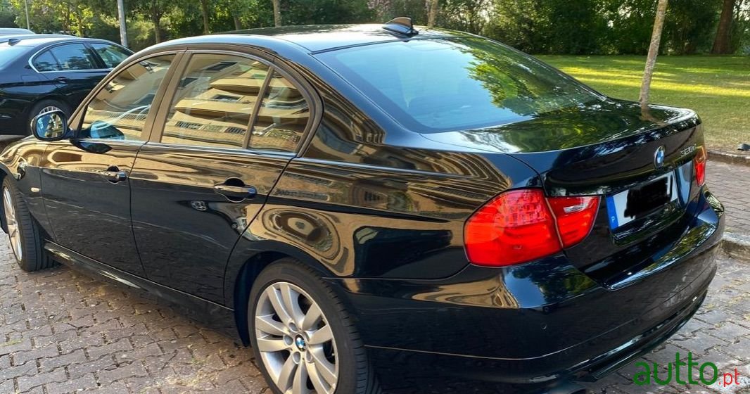 2009' BMW 320 photo #1