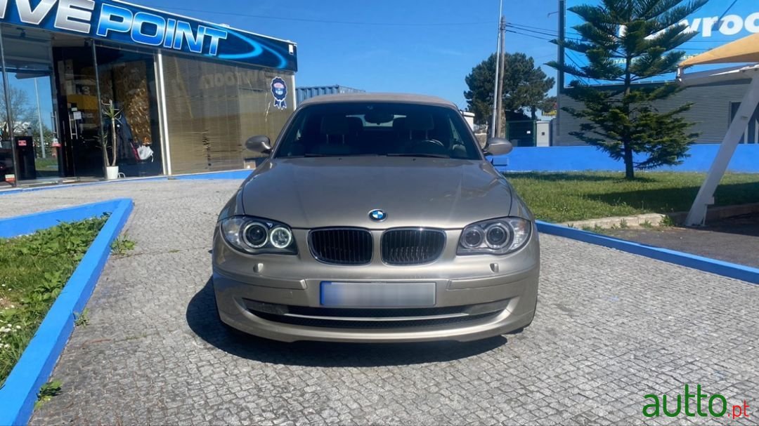 2009' BMW 120 photo #4